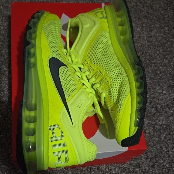 Nike Air Max 2013 Volt/Black-Cyber Men's Size 8 Women's Size 9.5 - Picture 4 of 9